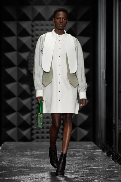 Look 11